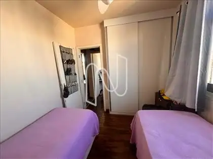 QUARTO VISTA ARMÁRIO 