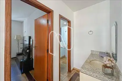 área intima piso superior
