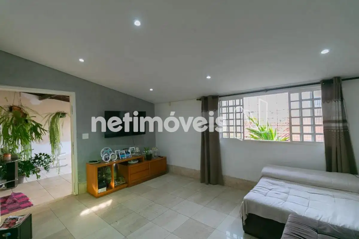 Casa para comprar com 120 m², 3 quartos, 2 banheiros, 4 vagas em Rua Olavo Bilac, Copacabana, Belo Horizonte