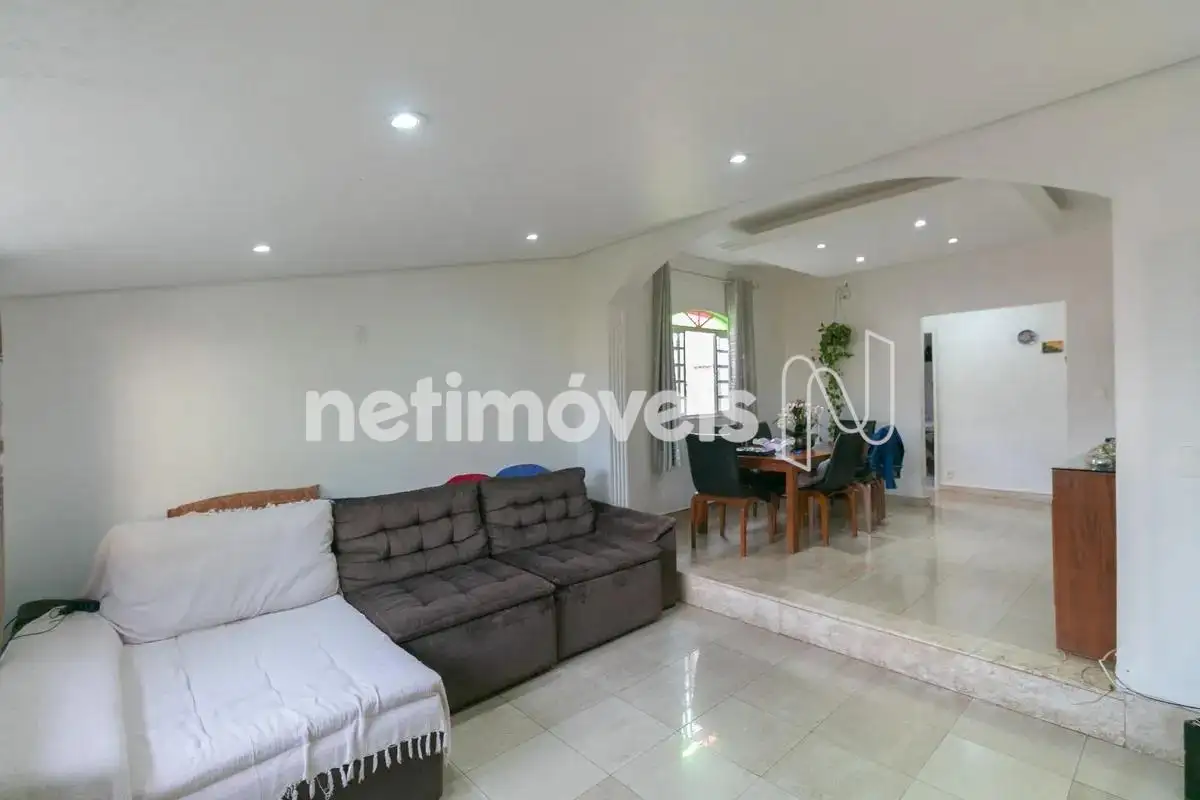Casa para comprar com 120 m², 3 quartos, 2 banheiros, 4 vagas em Rua Olavo Bilac, Copacabana, Belo Horizonte