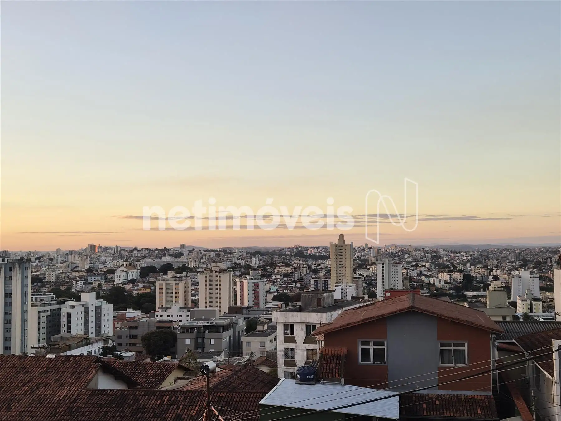 Por do Sol visto da janela da sala
