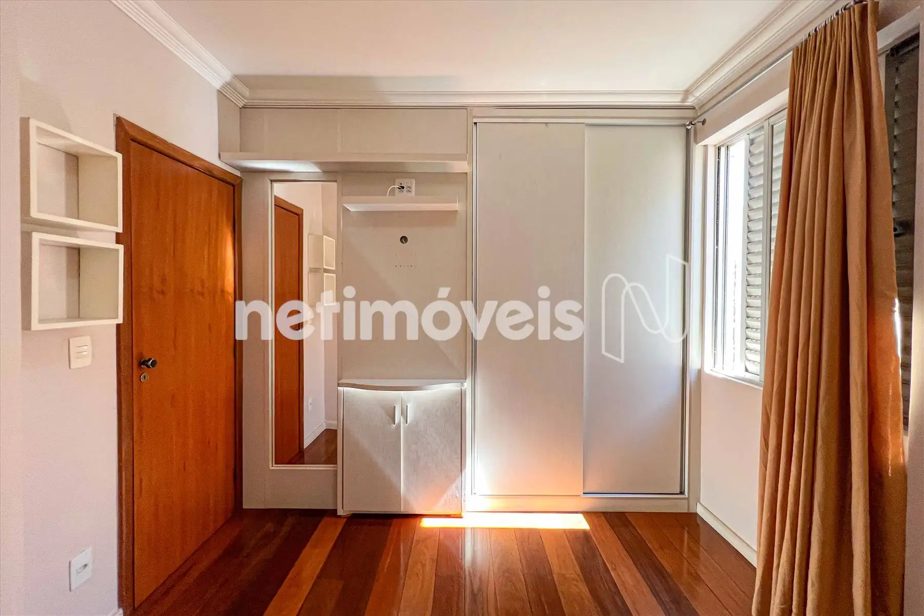 Quarto da frente