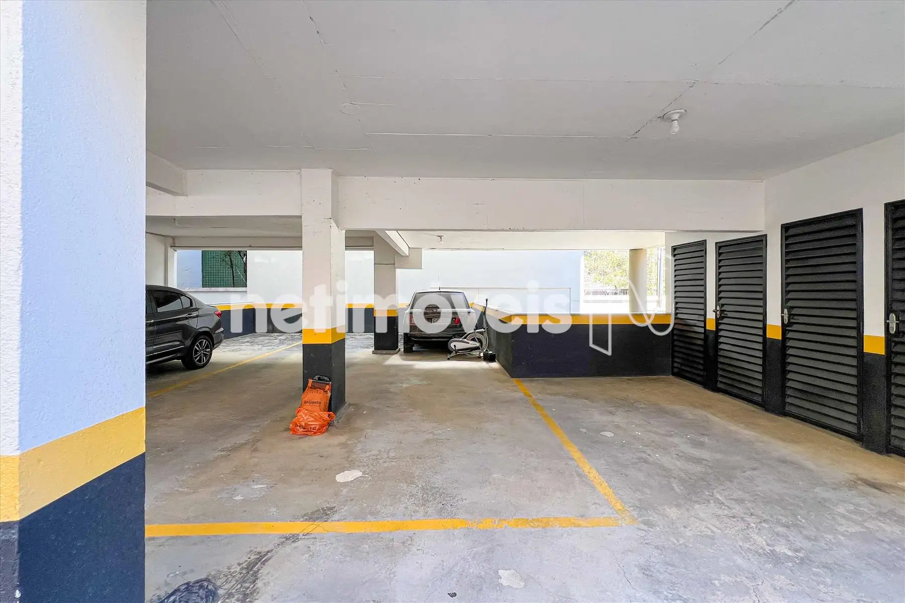 Vaga de garagem alongada
