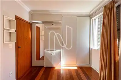 Quarto da frente