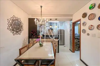 Sala de jantar conjugada com cozinha gourmet