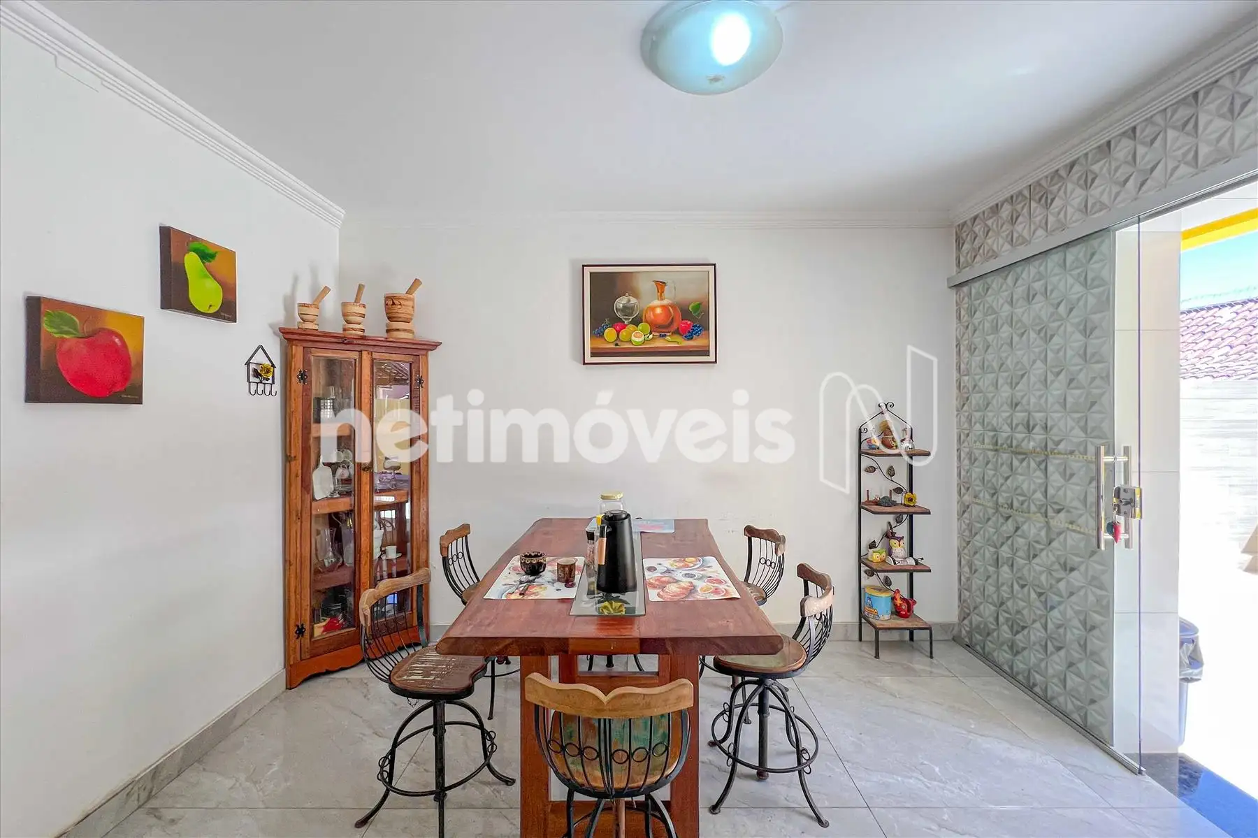 Copa com porta de acesso à área gourmet