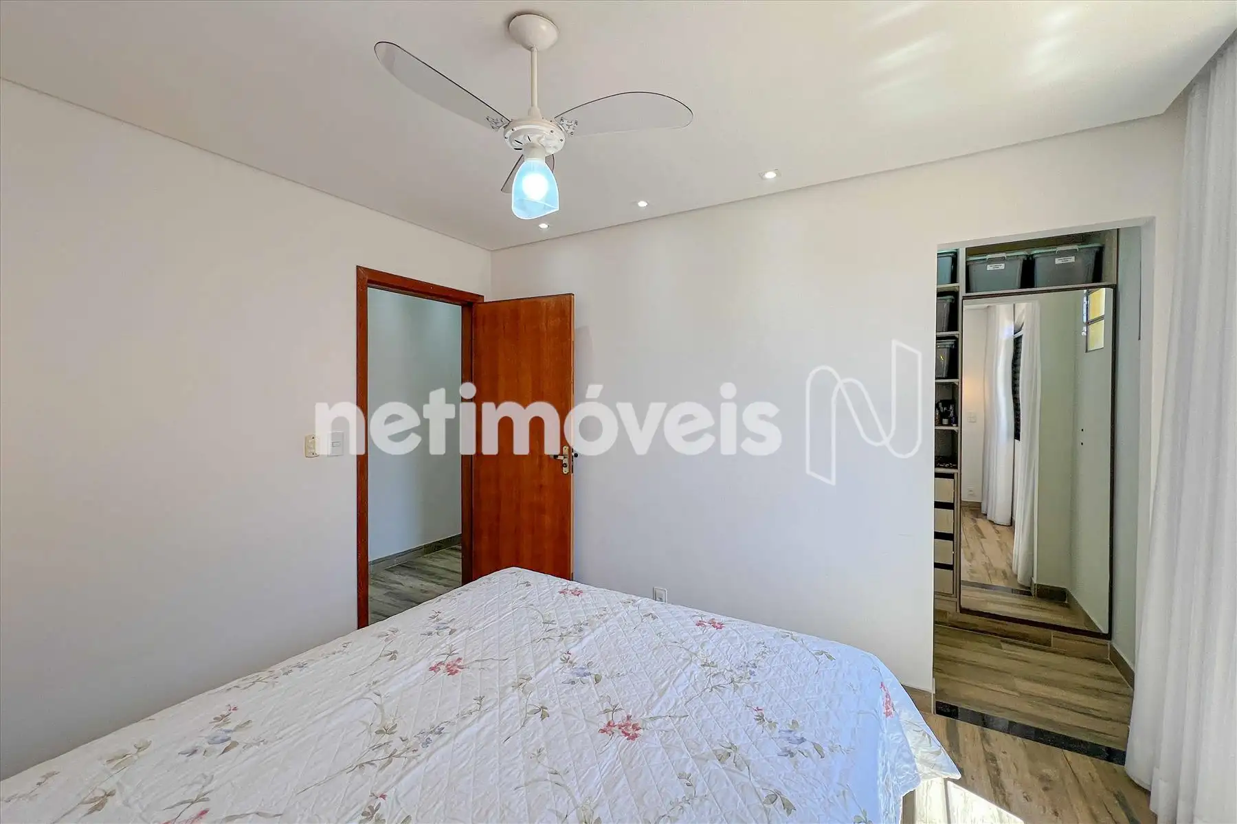 Quarto com closet