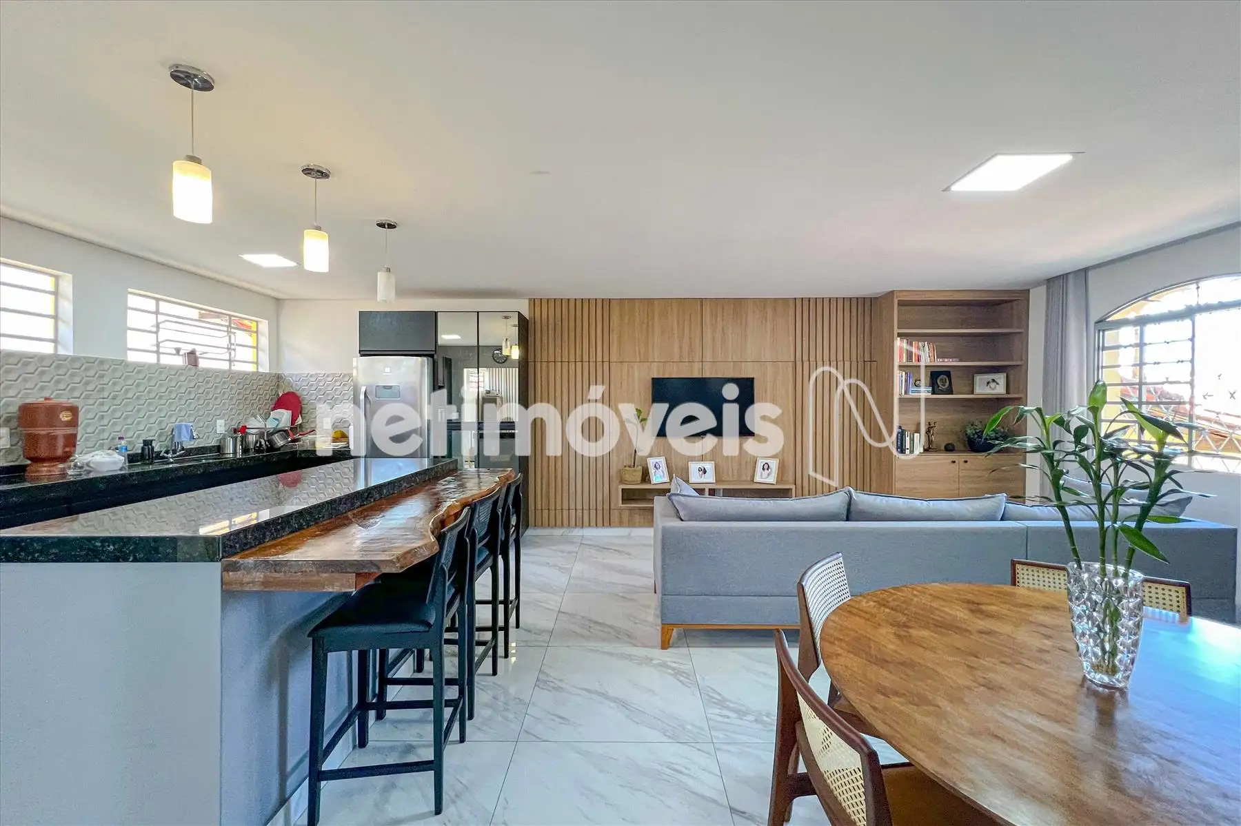 Sala conjugada à cozinha americana