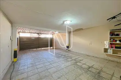 Garagem com vaga para 4 carros