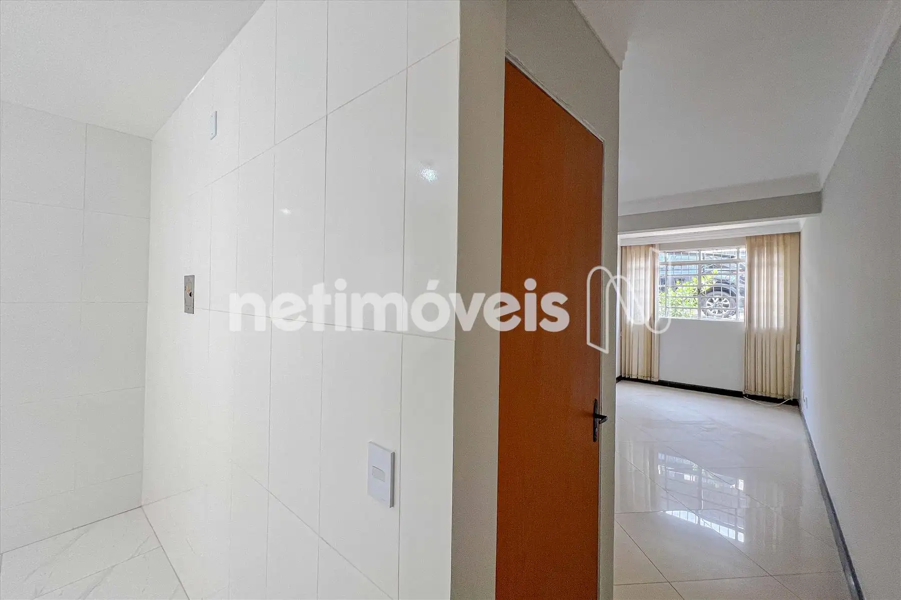 Corredor sala/lavabo/cozinha