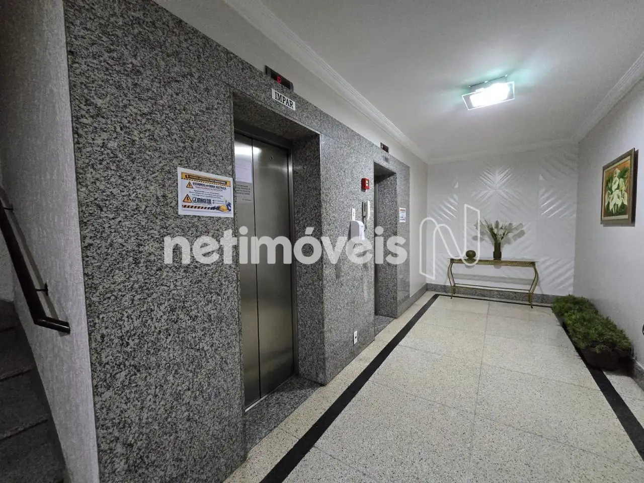 Hall Entrada