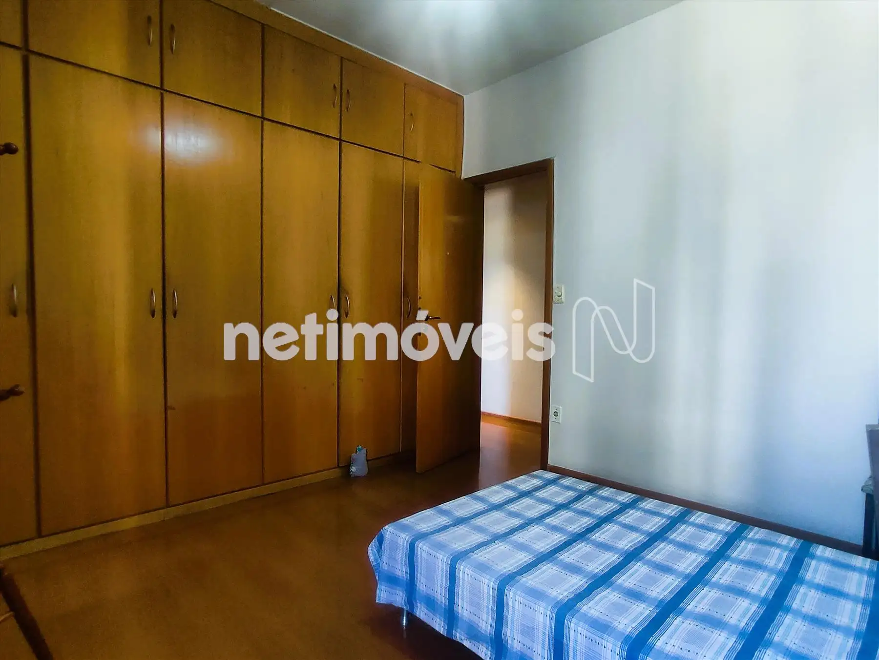 Quarto 01 - com Suíte e armários 
