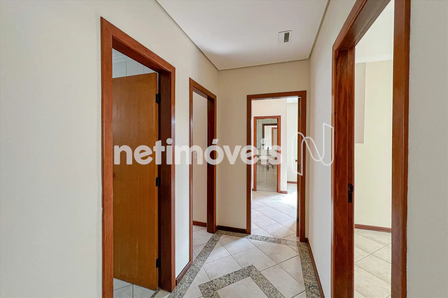Corredor principal para os quartos