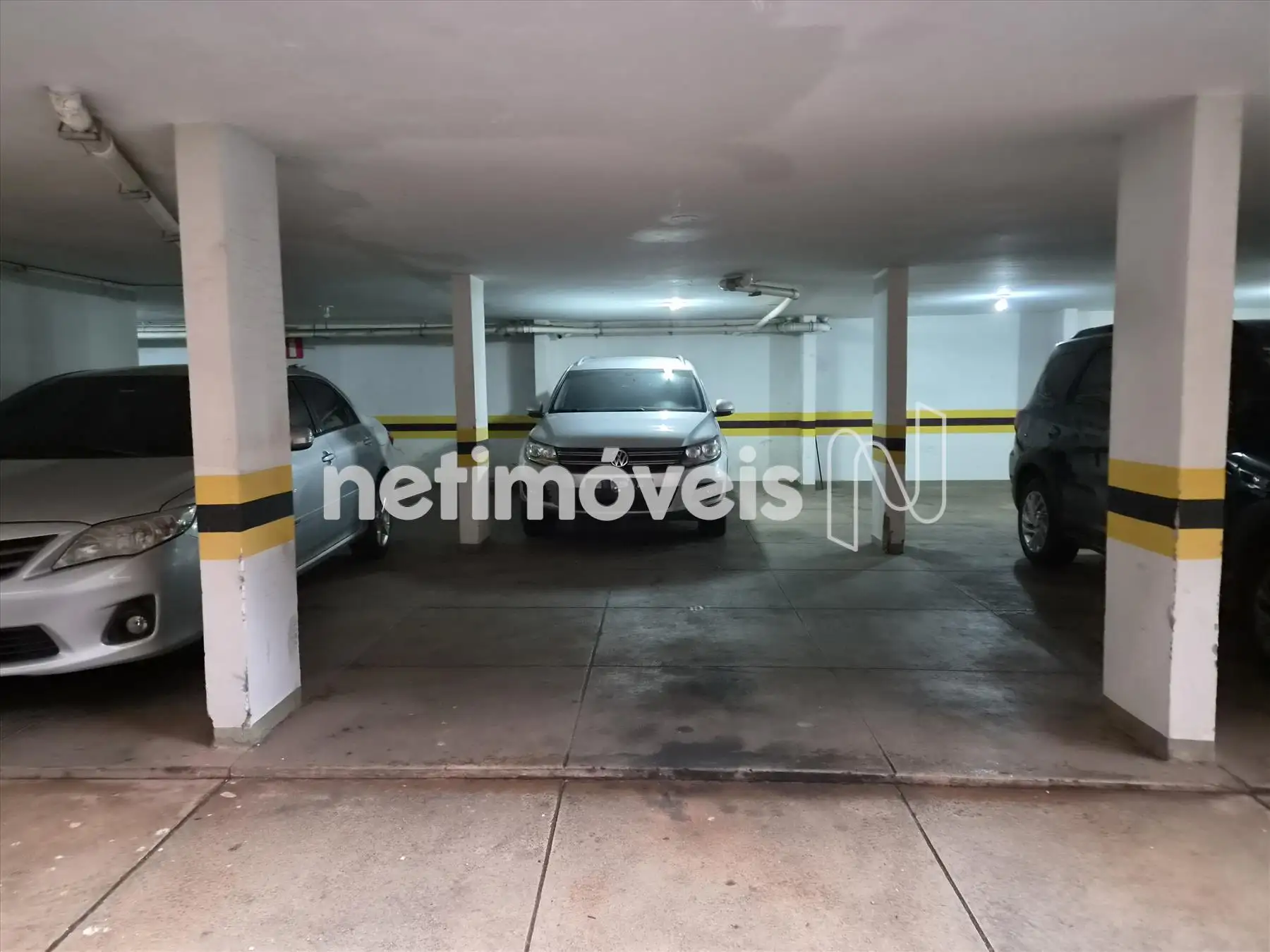 grande vaga de garagem para 2 carros