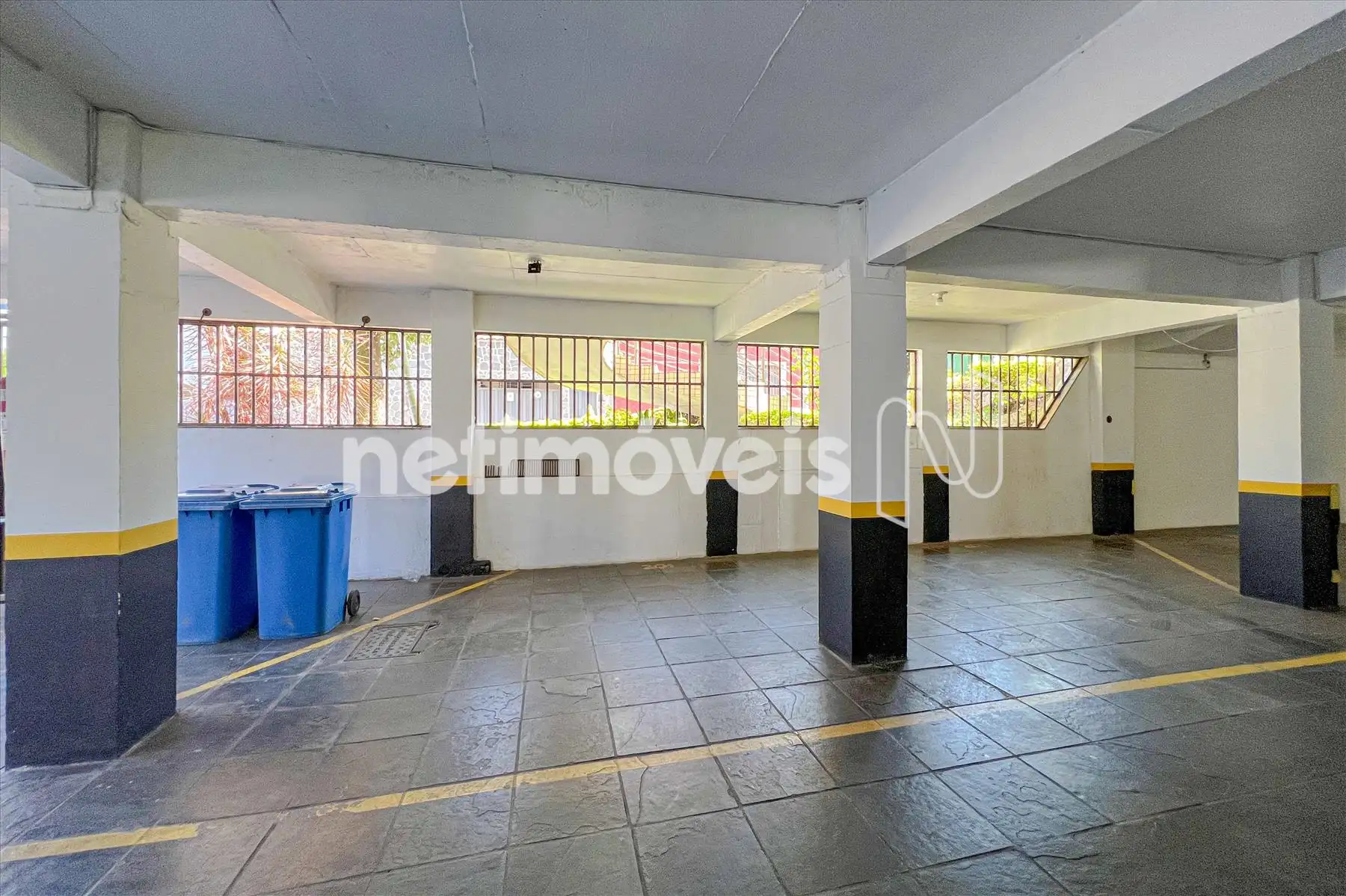 2 vagas cobertas e paralelas