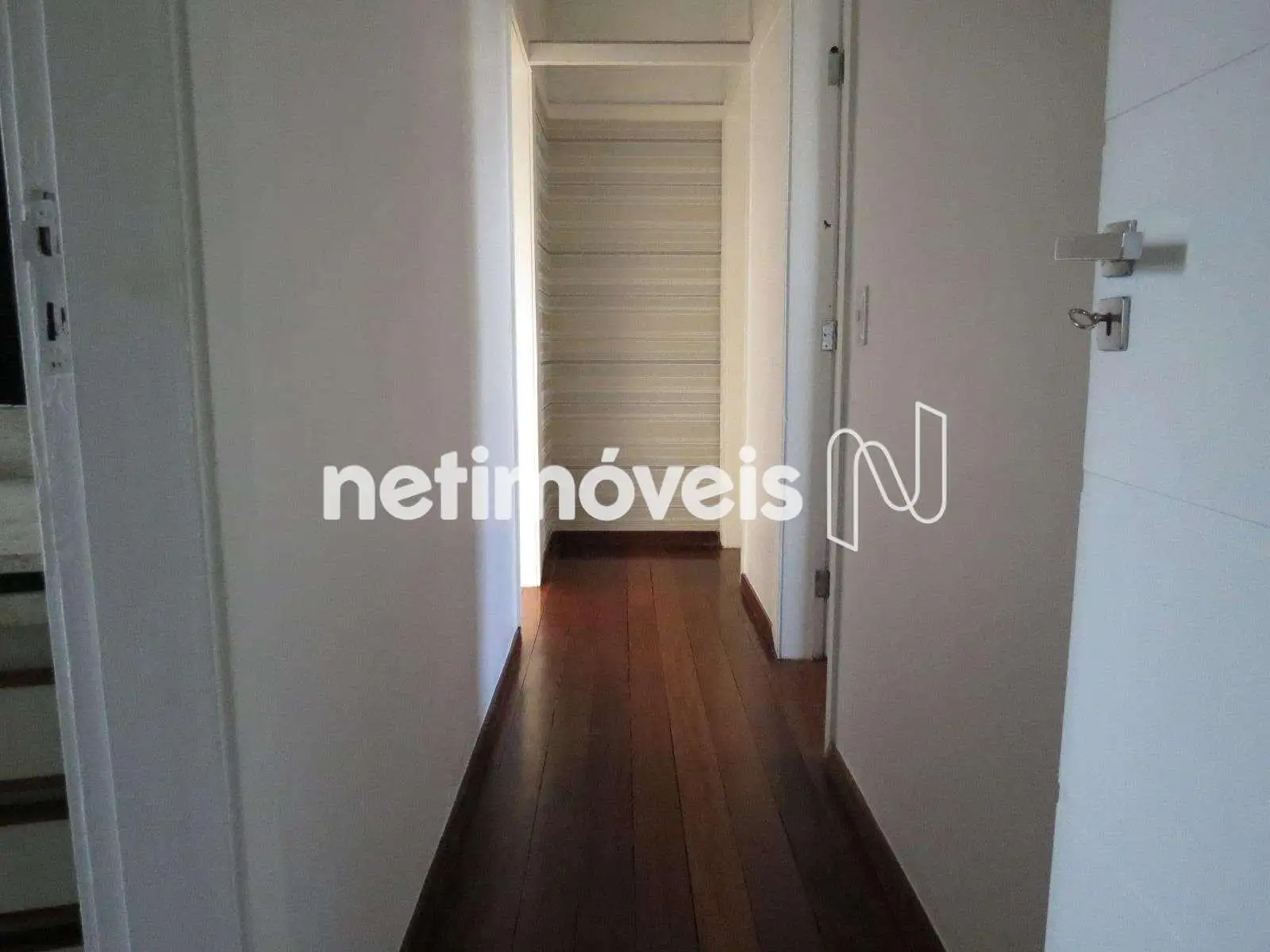 hall interno quartos