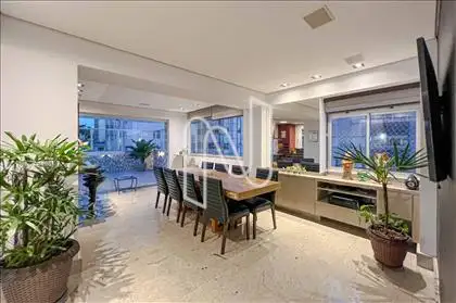 Sala de jantar com 3 janelas  