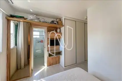 Suíte principal com banheiro invisível