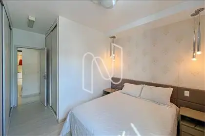 Suíte principal com banheiro invisível