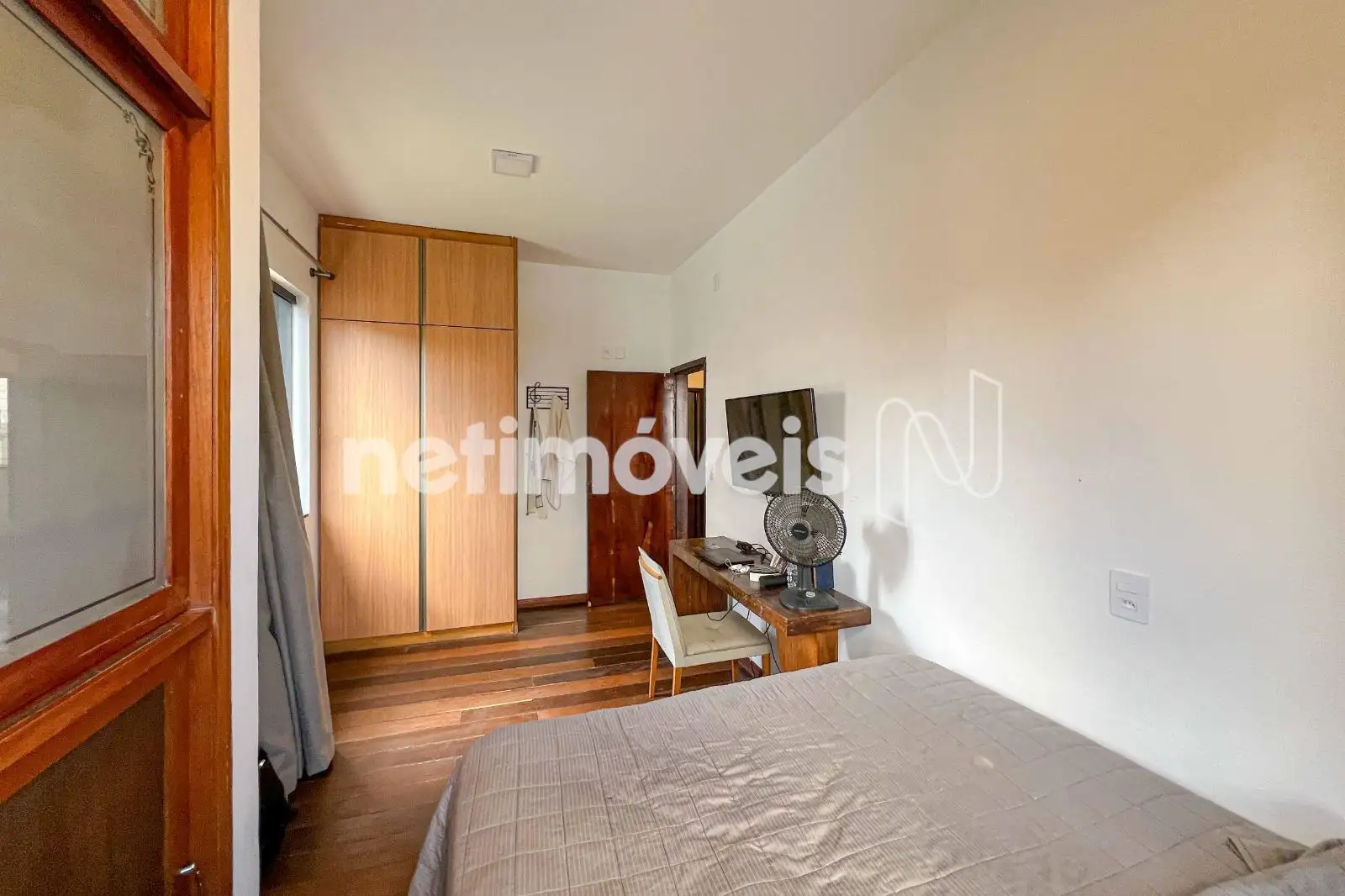 Quarto05- vista lateral e de fundos