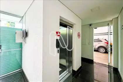 Elevador,  um apto por andar 