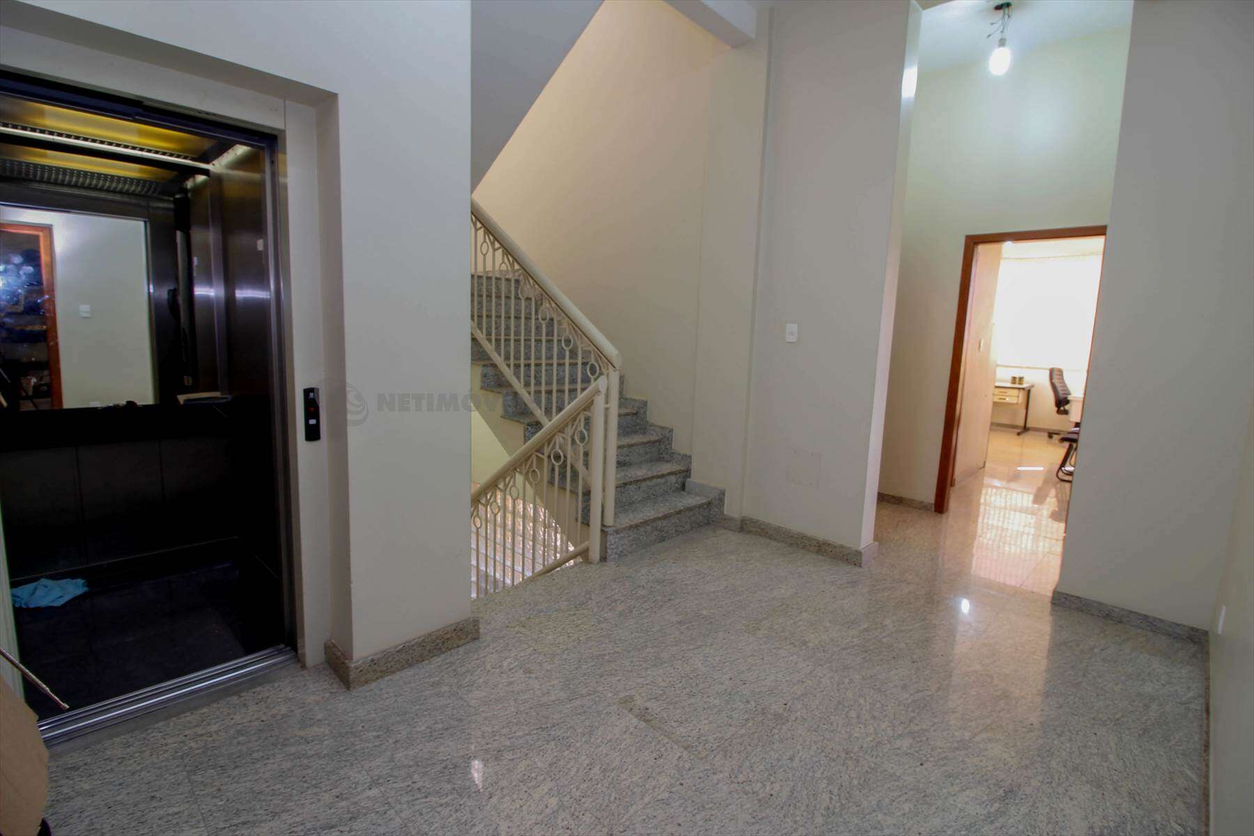 Hall do 1º pavimento do prédio comercial