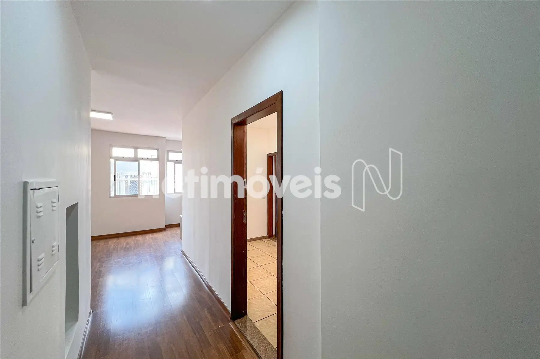 Hall acesso sala e cozinha
