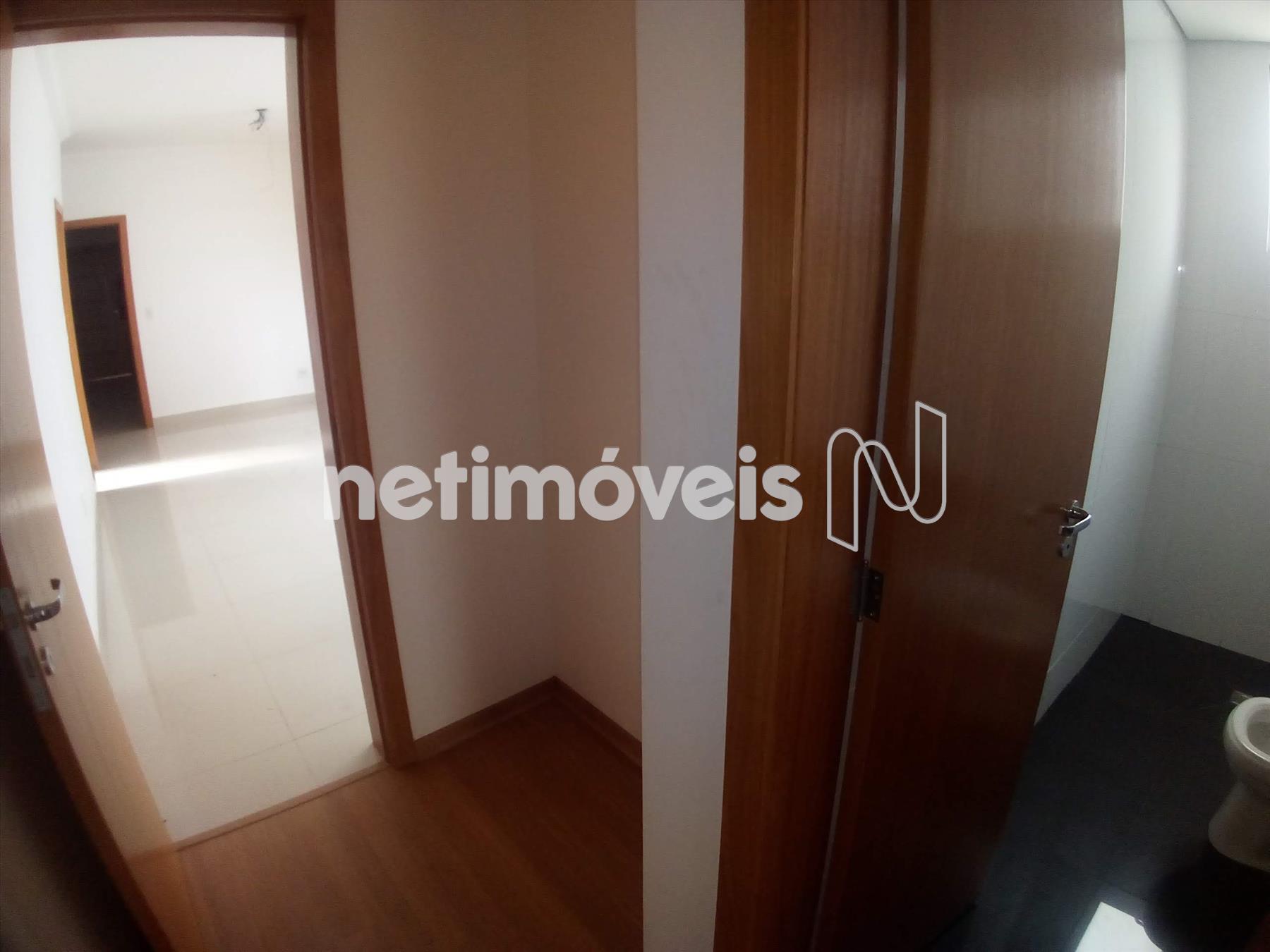 ESPAÇO CORREDOR PRÓXIMO BANHEIRO SOCIAL 