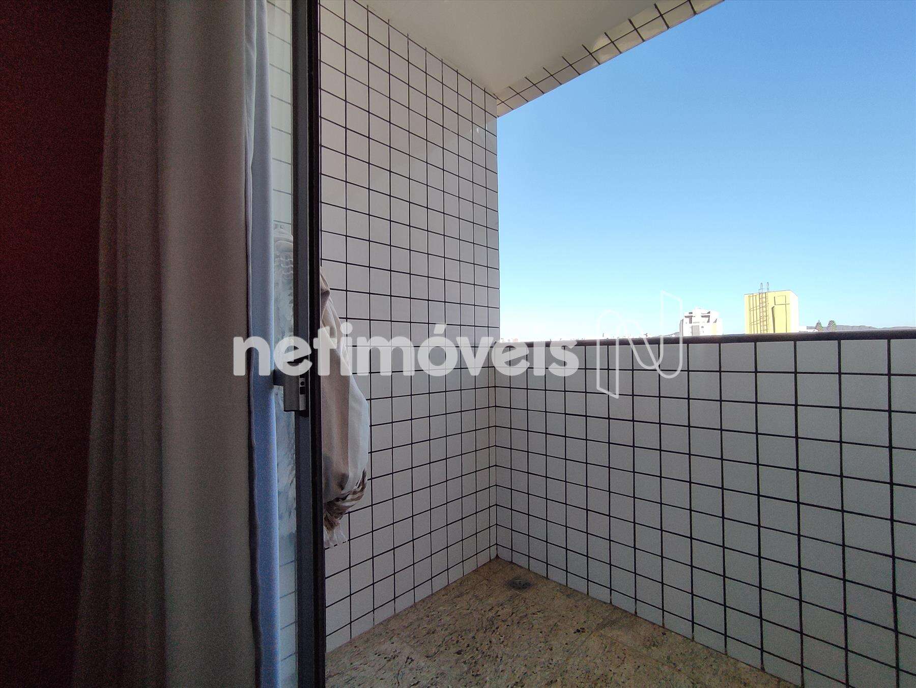 Quarto 03 com suíte e varanda 