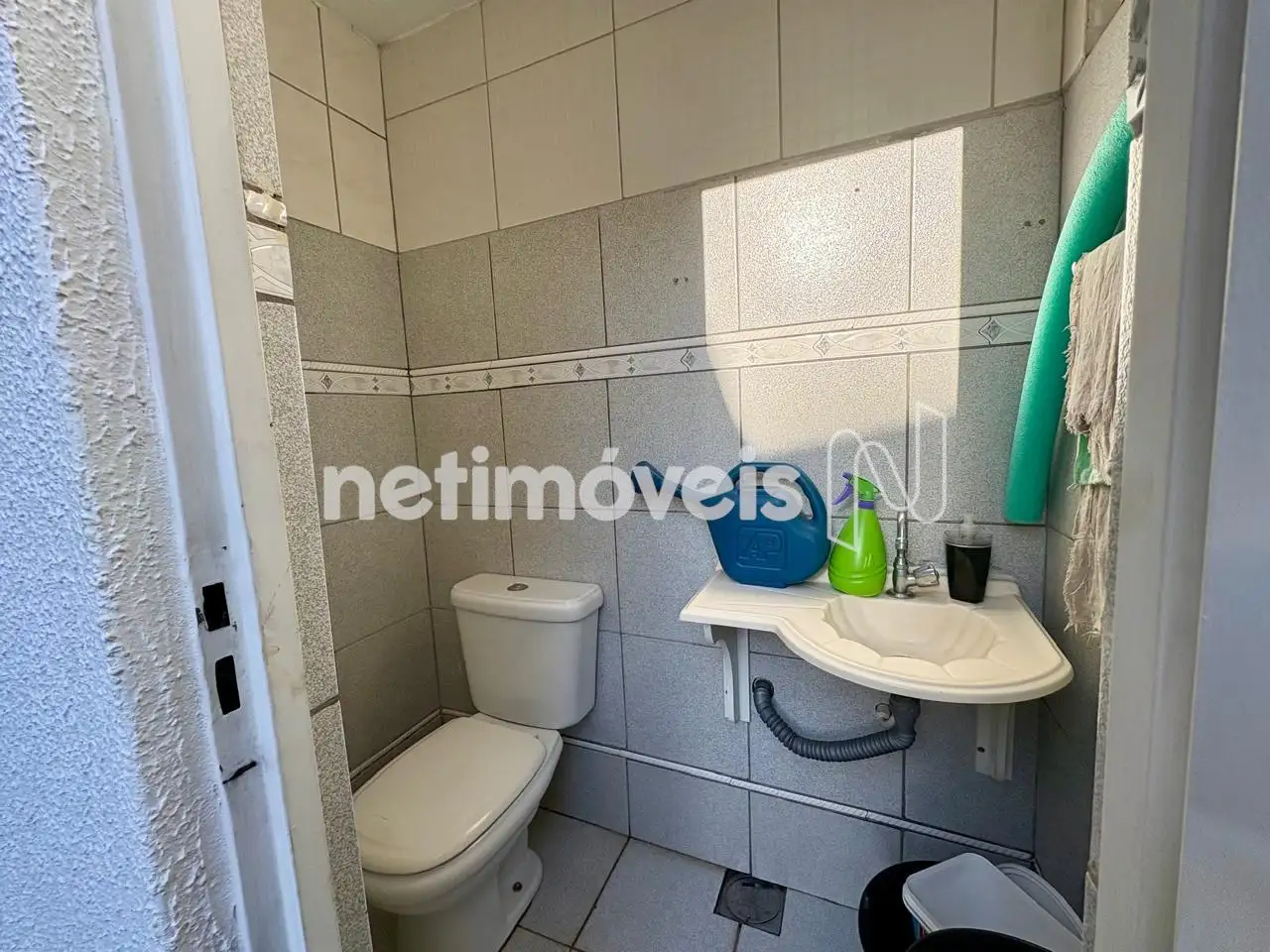 Lavabo da Área da Piscina