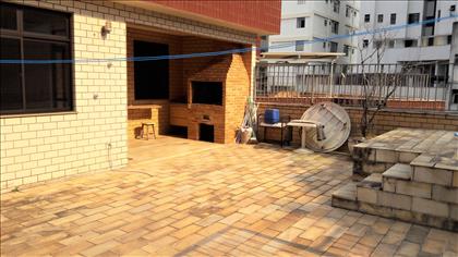 TERRAÇO COM CHURRASQUEIRA