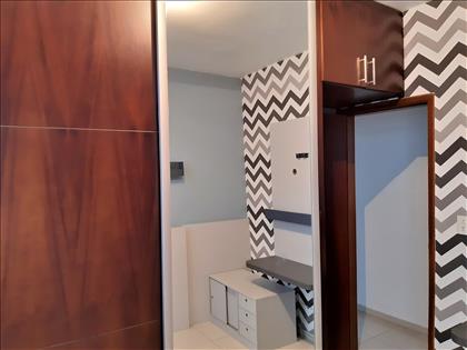 QUARTO N. 1 COM ARMÁRIOS E DECORADO