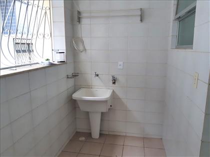 ÁREA DE SERVIÇO AMPLA