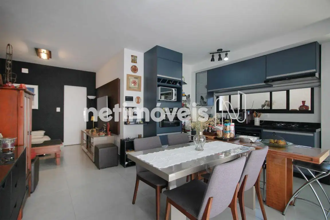 Sala integrada á cozinha e varanda