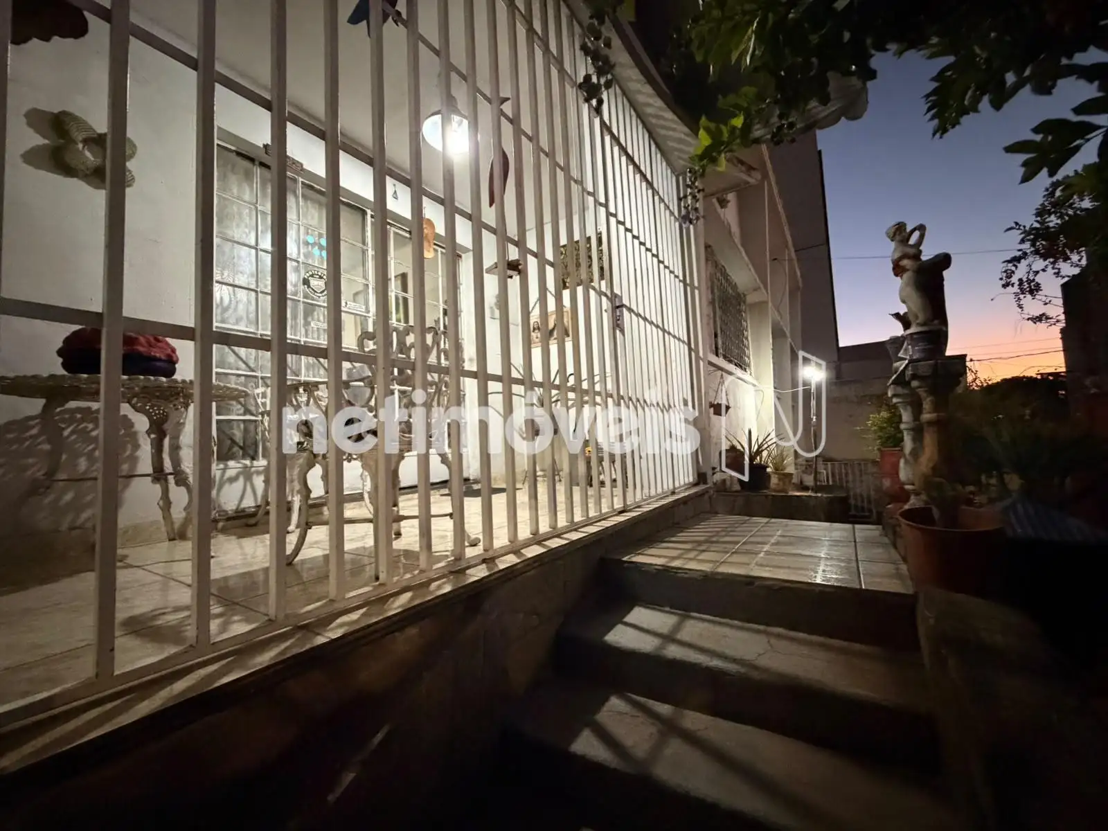Casa para comprar com 300 m², 5 quartos, 3 banheiros, 4 vagas em Rua Conselheiro Saraiva, Alto Barroca, Belo Horizonte