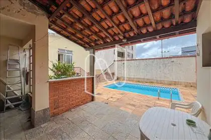 LAZER COM CHURRASQUEIRA E PISCINA 