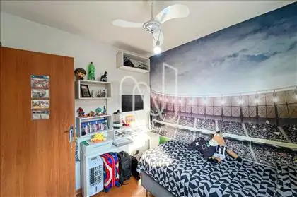 Quarto 02 - Ventilador de teto e armário