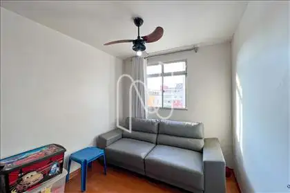 Quarto 01 - Ventilador de teto e armário 