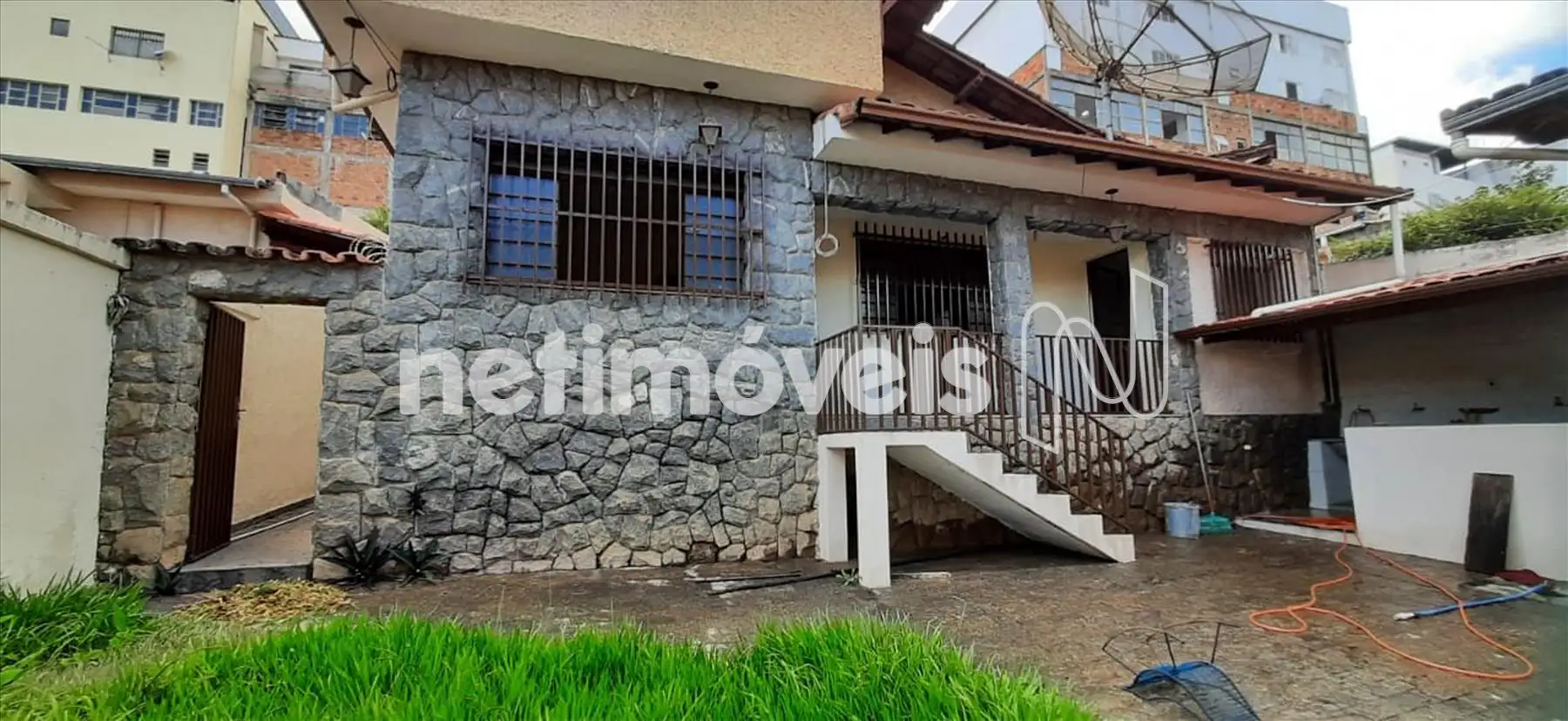 Casa para comprar com 366 m², 3 quartos, 2 banheiros, 4 vagas em Rua Belizário Jerônimo Souza, Ipê, Belo Horizonte