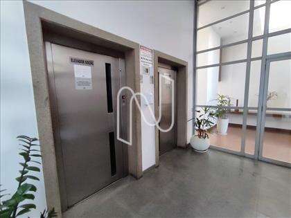 Entrada com elevadores