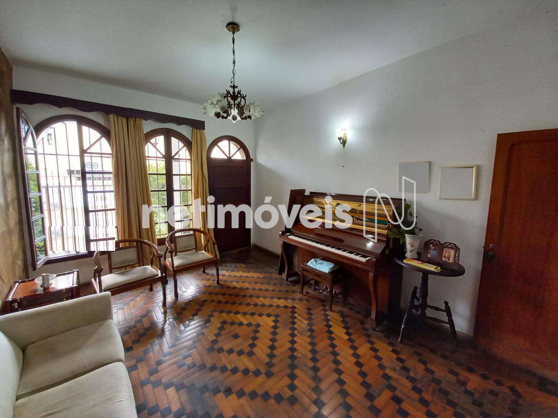 Casa à venda São Cristóvão, Belo Horizonte 432m² 8 quartos, 3 vagas