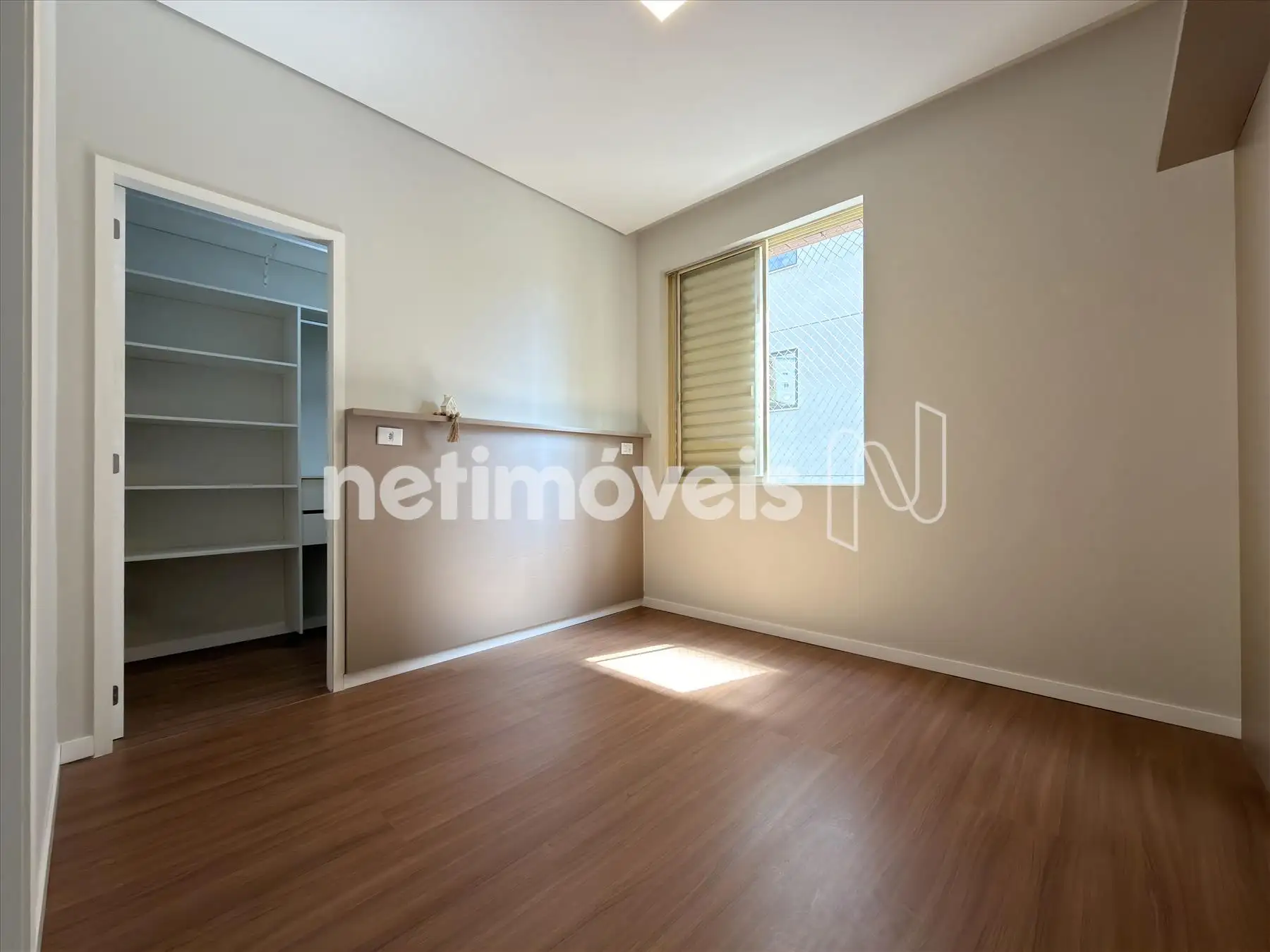 Quarto com closet
