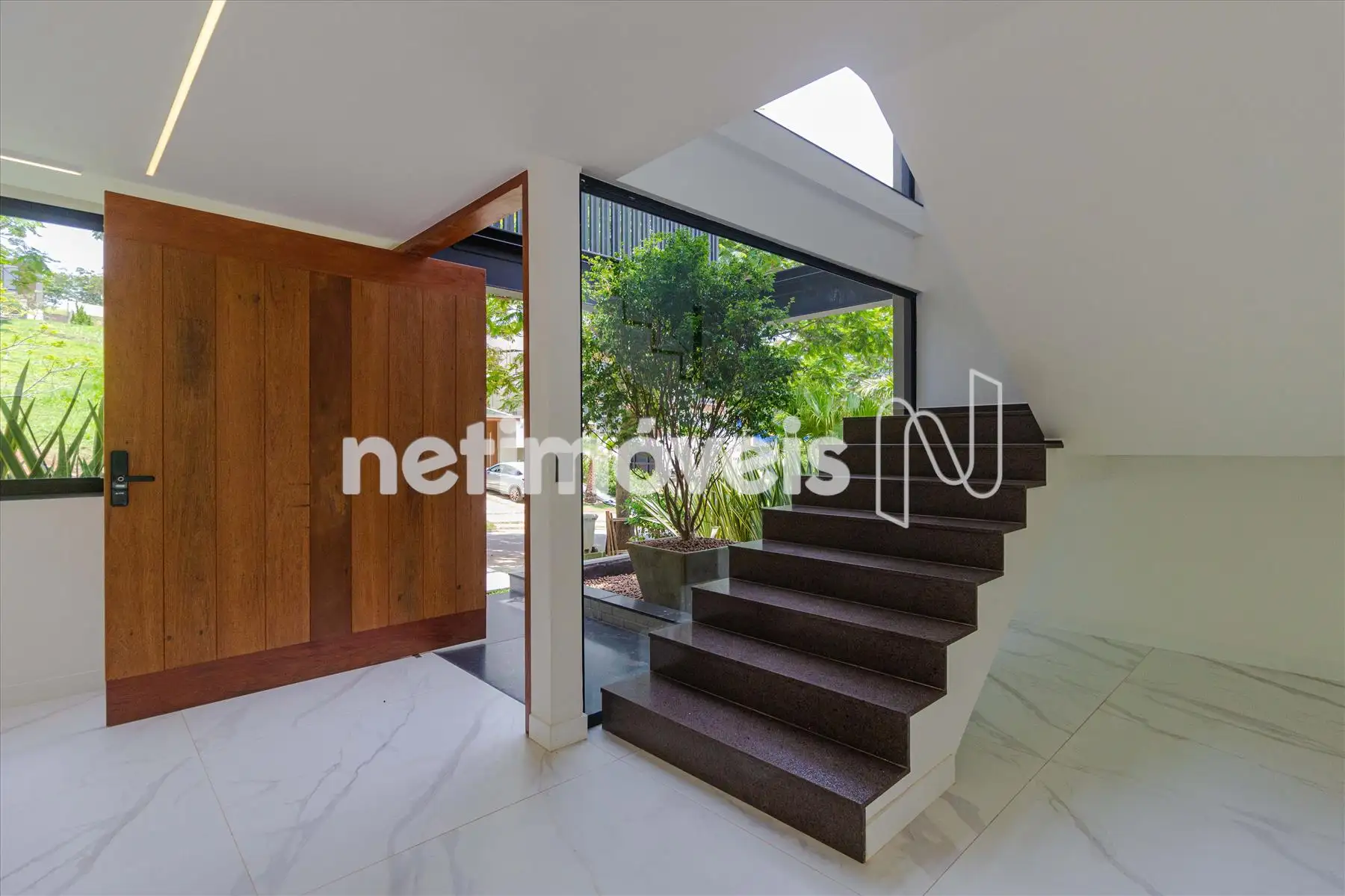 Porta de Entrada / Escada