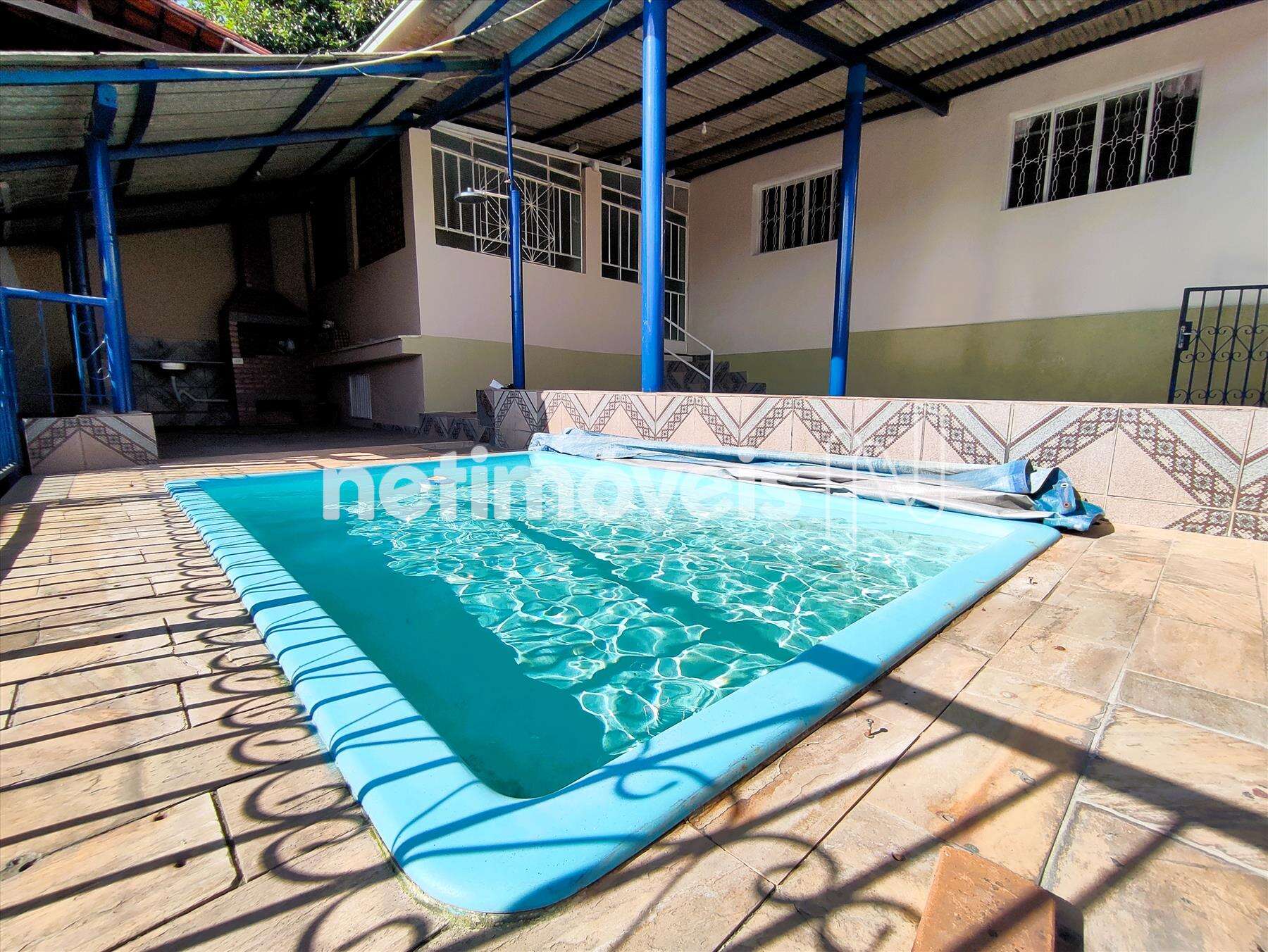 quintal com piscina