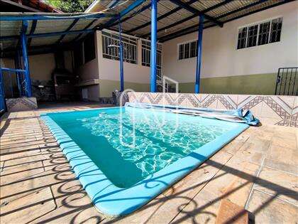 quintal com piscina 