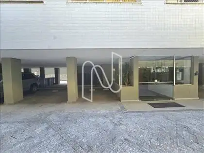 Vaga de Garagem e entrada do hall