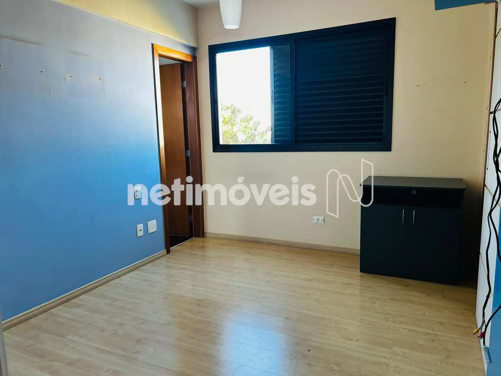 Quarto da suíte com armários