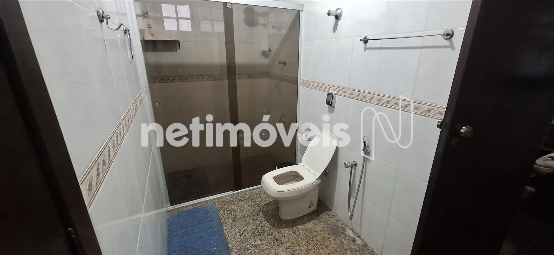 Banho semi suíte