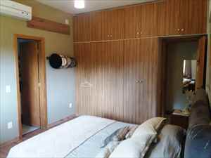 SUITE PRINCIPAL/ARMÁRIOS/SUITE/AR COND.