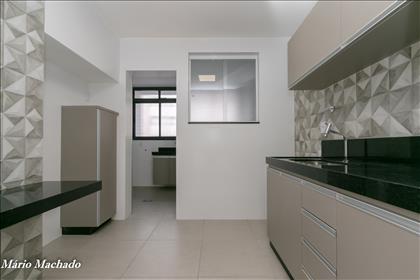  cozinha com bancada para refeições